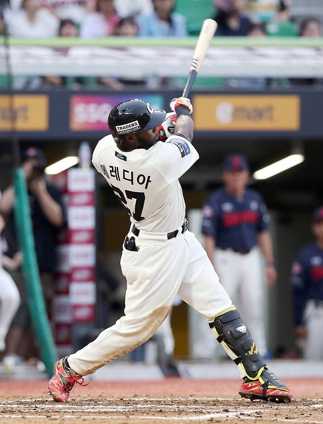 ▲ 결승포로 팀의 유일한 득점을 책임지며 승리를 이끈 에레디아 ⓒSSG랜더스