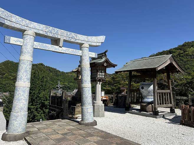 조선인 도공 이삼평을 기리는 스에야마 신사 (아리타<일본 사가현>=연합뉴스) 최윤선 기자 = 규슈 사가현 아리타에 있는 스에야마 신사 전경. 이 신사는 조선 출신 도공 이삼평을 신으로 기린다. 2025.6.15 ysc@yna.co.kr