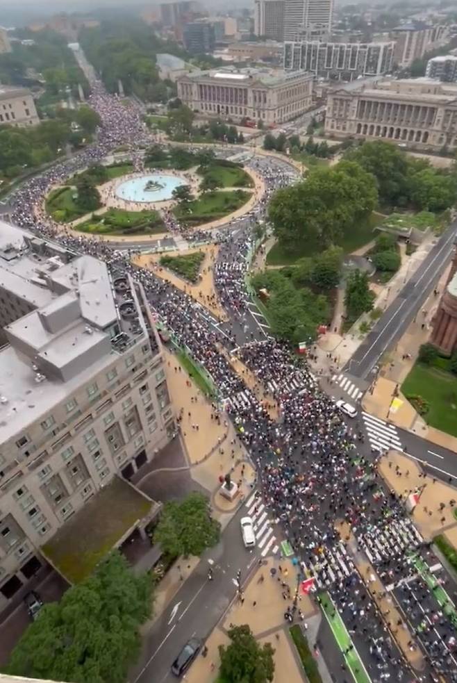 필라델피아에서 열린 집회. X 갈무리