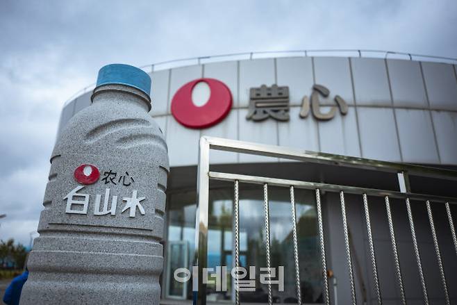 지난 11일 중국 연변조선족자치구 이도백하진에 위치한 농심 백산수 공장의 모습.