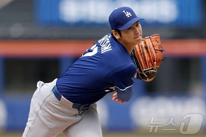 투구하는 오타니.ⓒ AFP=뉴스1
