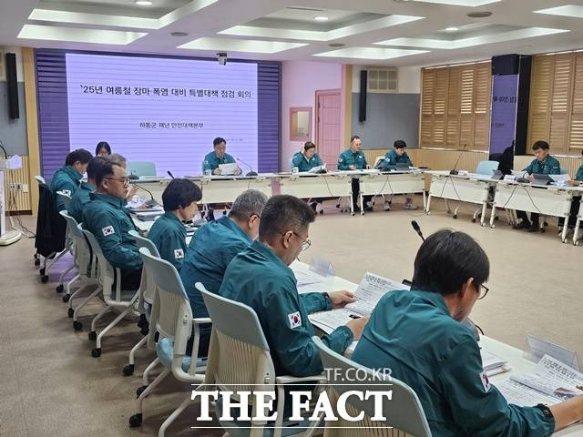 하승철 하동군수 주재 특별대책 점검회의 모습. /하동군