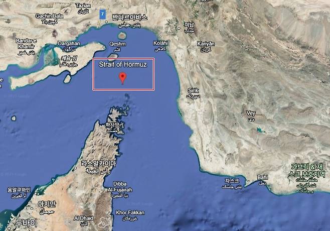 호르무즈 해협의 모습. 전 세계 원유 수송량의 20%가 호르무지 해협을 통과한다. /구글어스 캡처