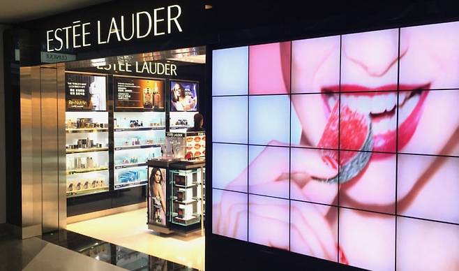 미국 뉴욕에 있는 에스티로더 매장. /트위터 캡처