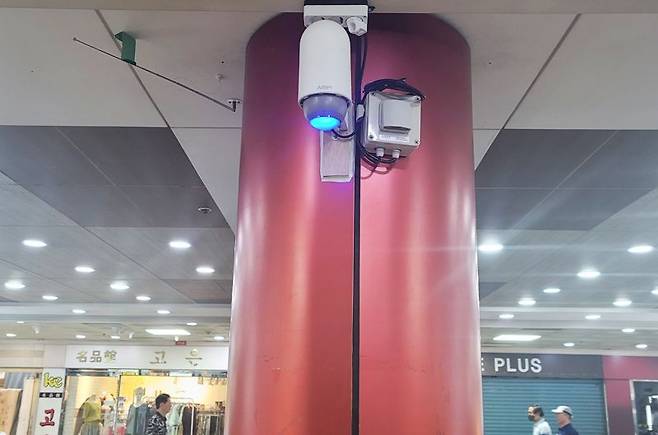 최근 부산지역 지하도상가에 설치된 실시간 공기질 측정기 모습. 부산시설공단 제공