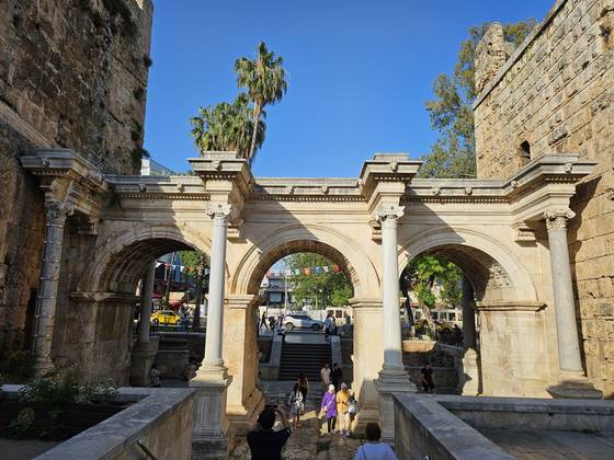 하드리아누스의 문.