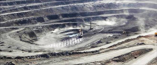 세계 희토류의 절반가량이 생산되는 것으로 알려진 중국 네이멍구자치구의 바이윈어보 광산. 한경DB