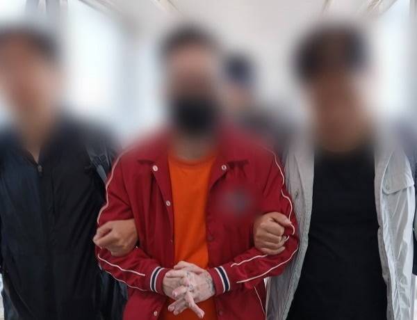 에콰도르에 거주하며 한국을 대상으로 음란 사이트를 운영, 아동·여성 성 착취물을 배포한 혐의를 받는 50대 남성 A씨가 지난 12일 인천국제공항을 통해 국내로 송환돼 구속됐다. /사진=연합뉴스