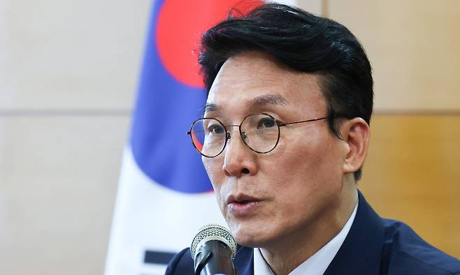 김민석 국무총리 후보자가 16일 오전 서울 종로구 금융감독연수원에 마련된 청문회 준비단 사무실에서 열린 경제·민생분야 부처 업무보고에서 모두발언을 하고 있다. 공동취재