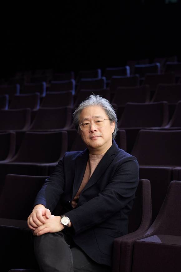 오는 18일부터 닷새 동안 서울 강남구 코엑스에서 열리는 2025 서울국제도서전에는 영화 감독 박찬욱 등 다채로운 분야의 창작자들이 함께한다. ⓒWinnie Yeung ·Visual Voices