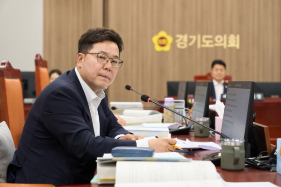 김성수 의원. 6월 13일 제384회 경기도의회 정례회 제1차 교육기획위원회 결산 심사 . 예산 집행 저조 등 지적, 도교육청의 책임 있는 대처 촉구. (사진=경기도의회)