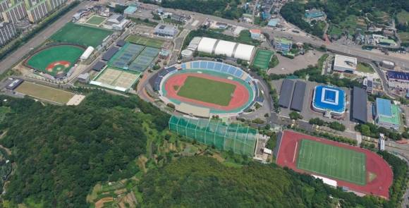 준공된 지 40년 넘어 노후화 된 순천 대표 체육시설인 팔마종합경기장 인근 모습