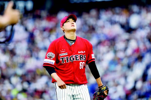 KIA 타이거즈 김도현이 17일 KT 위즈와의 홈경기에 나서 승리에 도전한다. 올 시즌 두 차례 KT를 상대한 김도현은 6이닝 2실점을 하고도 패전 투수가 되는 등 2패만 기록하고 있다. <KIA 타이거즈 제공>