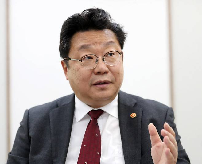 주형환 저출산고령화사회위원회 부위원장이 오는 18~19일 서울신라호텔에서열리는 ‘이데일리 전략포럼’에 앞서 인터뷰를 하고 있다(사진=이데일리 김태형 기자).