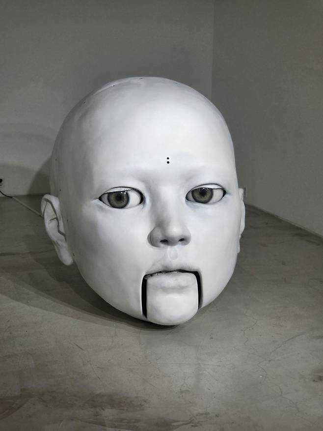 노진아, 히페리온의 속도, 2022년, AI 기반의 인터랙티브 조각, 혼합재료, 가변 크기, 작가 소장.