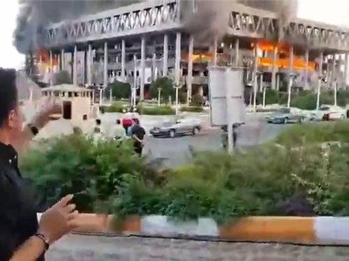 이스라엘의 공격을 받은 이란의 국영 방송사 AP연합뉴스