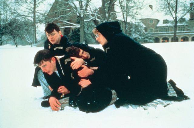 영화 '죽은 시인의 사회' 속 웰튼 아카데미 학생들. 드림팩트엔터테인먼트·디스테이션 제공