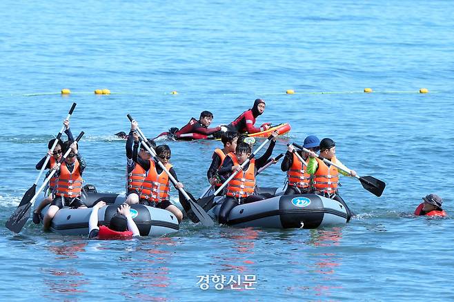 지난해 해경과 함께 바다 생존수영 모습. 제주도교육청 제공