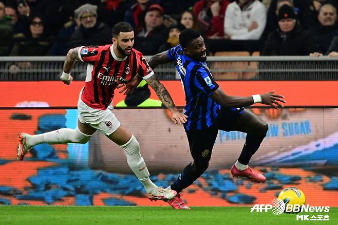 영국 매체 ‘더 선’은 6월 17일 “워커가 에버턴과 1년 계약을 체결할 예정”이라며 “워커는 AC 밀란 6개월 임대를 마치고 새 소속팀을 찾았다”고 전했다. 이어 “워커는 마음을 굳혔다. 남은 건 계약 형태다. 완전 이적, 임대 여부를 결정해야 한다. 최종 조율 중”이라고 했다. 사진=AFPBBNews=News1