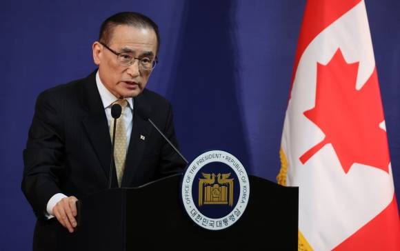 위성락 안보실장, G7 정상회의 관련 브리핑 - 위성락 대통령실 국가안보실장이 16일(현지시간) 캐나다 앨버타주 캘거리의 한 호텔의 한국 프레스센터에서 이재명 대통령의 주요 7개국(G7) 정상회의 관련 브리핑을 하고 있다. 연합뉴스