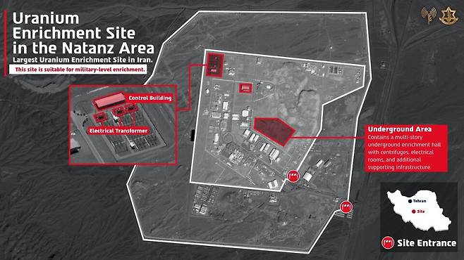 이스라엘은 이란이 핵무기를 개발하고 이스라엘 파괴 계획을 세운 것이 포착됐다는 명분을 내세웠지만, 최근 연립정부 붕괴 위기에 몰렸던 베냐민 네타냐후 총리가 이란이라는 외부의 적으로 돌파구를 마련하려 했을 가능성도 제기된다. 사진은 이스라엘이 이날 공습한 이란 나탄즈 핵시설. ⓒ이스라엘군 제공