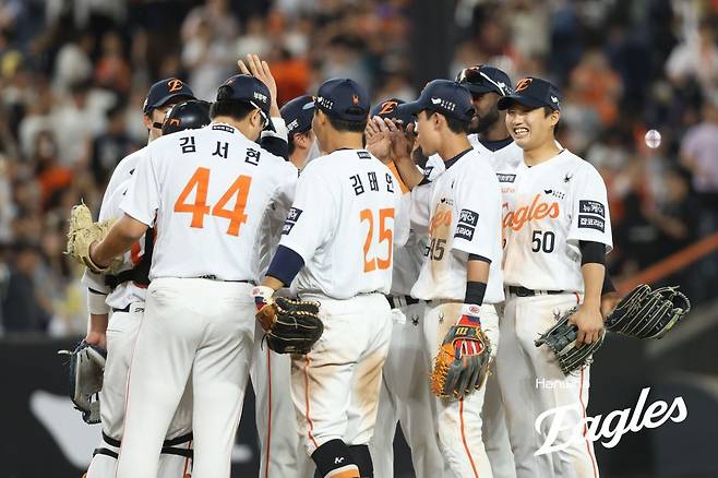 리그 1위로 다시 올라선 한화가 17일부터 사직구장에서 롯데를 상대로 주중 3연전을 벌인다. 1위 싸움이 갈수록 혼전을 거듭하는 상황에서 ‘지키기’에 성공할 수 있을지 관심을 모은다. 사진제공|한화 이글스