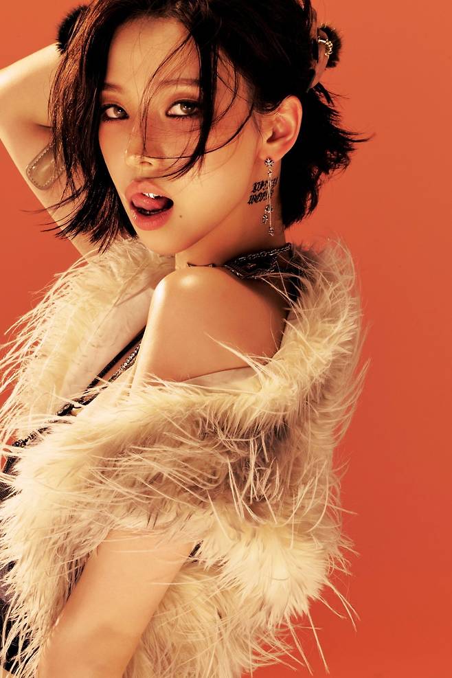 에스파가 신곡 ‘Dirty Work’ 티징 콘텐츠를 통해 타투, 그릴즈 등 파격 비주얼과 쿨한 무드로 화제를 모으며 컴백 기대감을 높이고 있다 사진제공|SM엔터테인먼트