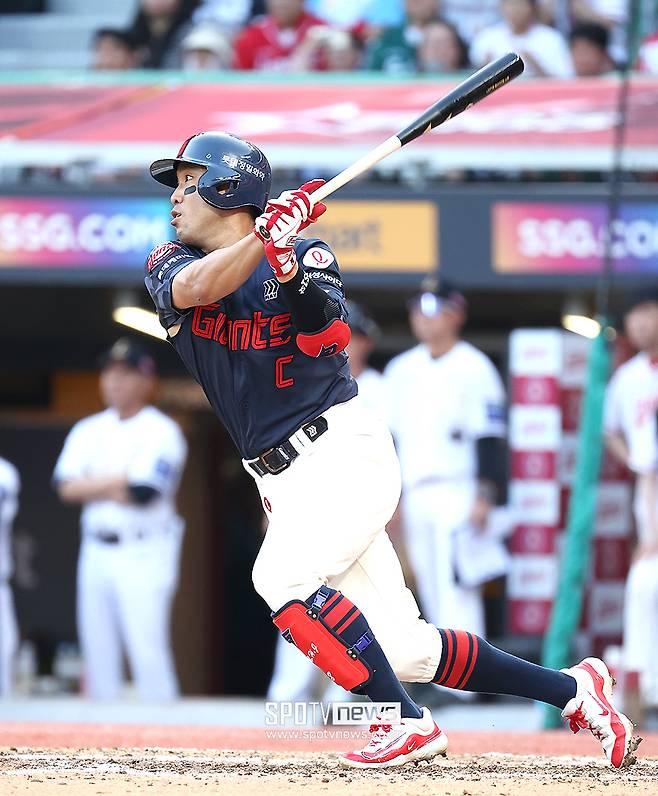 ▲ 세월이 흘러도 전준우의 타격 능력은 여전히 녹슬지 않은 모습을 보여주고 있다 ⓒ곽혜미 기자