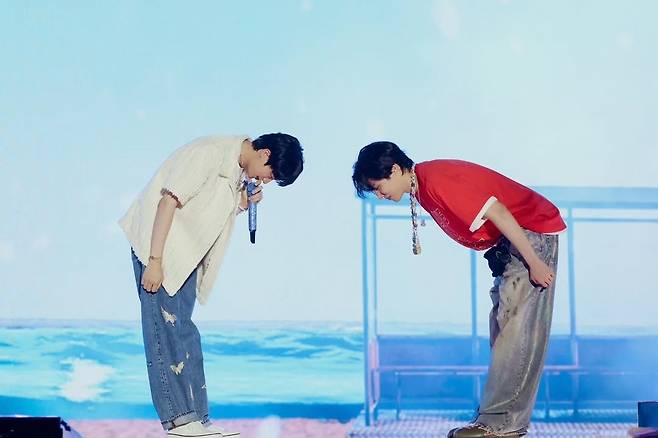 방탄소년단 진, '美의 남신' 완벽 라이브..전 세계 팬 환호