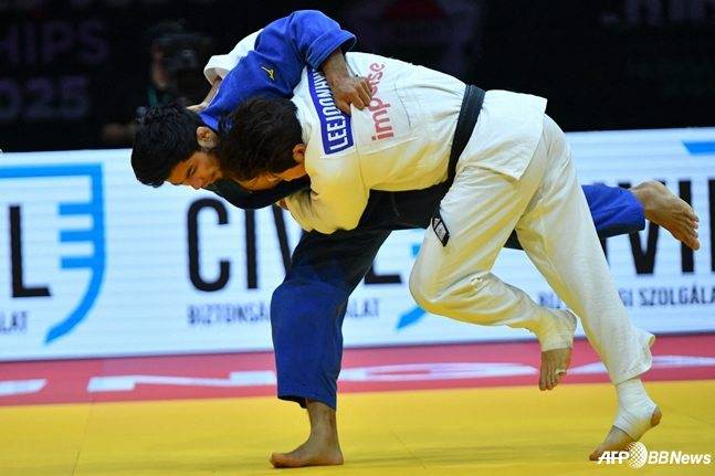 이준환(오른쪽). /AFPBBNews=뉴스1