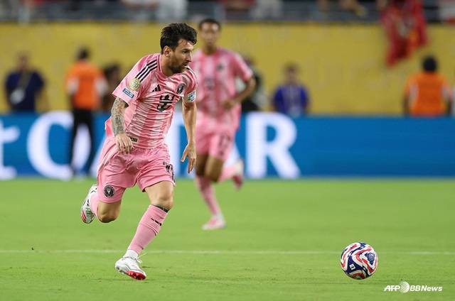 경기에 집중하는 리오넬 메시. /AFPBBNews=뉴스1