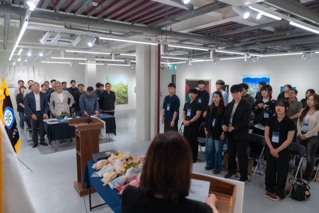 '2025 부울경 예비작가 지원전' 행사 모습. 해석장학문화재단 제공