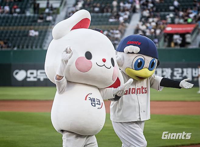 롯데가 19일 부산 사직구장에서 열리는 2025 KBO리그 정규시즌 한화와 홈경기에서 캠코와 함께 ‘캠코 매치데이’를 개최한다. 사진 | 롯데 자이언츠