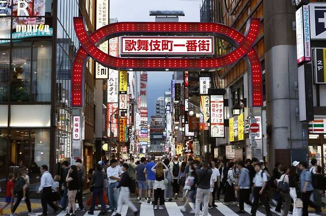 일본 도쿄 신주쿠 가부키초 모습. 연합뉴스