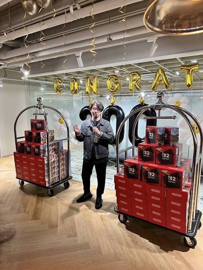 스위치 2 지급과 함께 축하의 말을 전한 김형태 대표