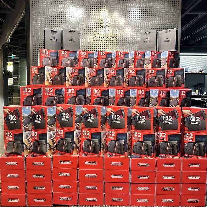구하기 어려운 스위치 2가 한가득. 320개가 마련됐다고