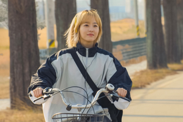 드라마 '미지의 서울'에서 고향에서 어머니와 함께 살고 있는 유미지(박보영). tvN 제공