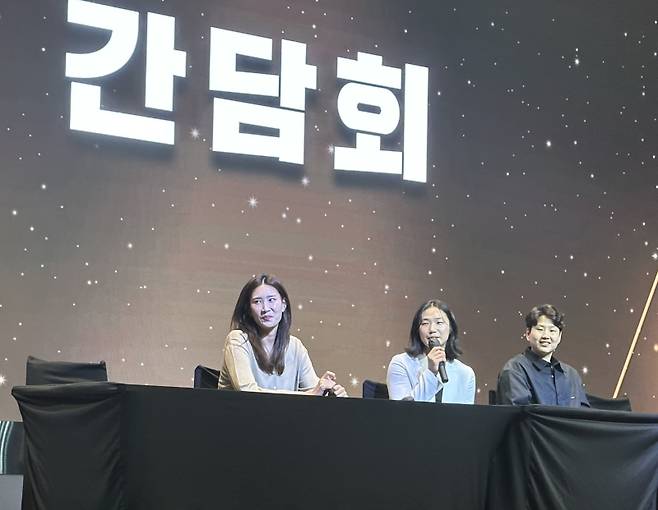 왼쪽부터 지난 16일 열린 통합우승 축승연에 참석한 김수지, 이고은, 신연경.