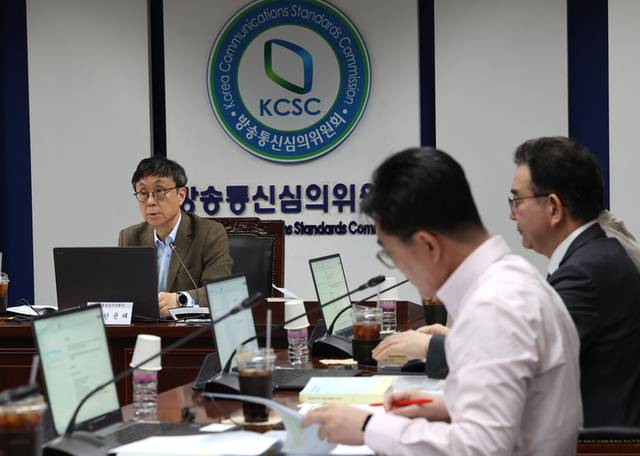 ▲ 지난 4월 30일 서울 양천구 방송통신심의위원회에서 제21대 대통령선거 선거방송심의위원회 회의가 한균태 위원장 주재로 열리고 있다. 연합뉴스