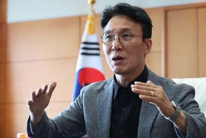 김민석 총리 후보자가 18일 서울 종로구 금융감독원 연수원에 마련된 인사청문회 준비 사무실에서 매일경제와 인터뷰하고 있다. 이승환 기자