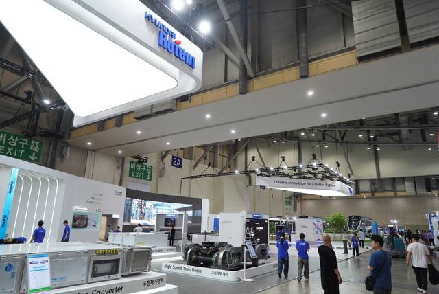 18~21일까지 나흘 간 부산 벡스코에서 열리는 ‘2025 부산국제철도기술산업전’ 에 참가한 현대로템 부스 전경. 현대로템 제공.