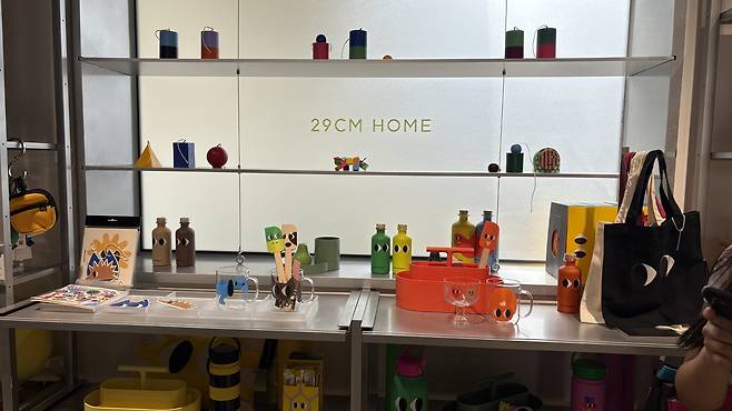 무신사의 29CM가 서울 성동구 연무장길에 첫 오프라인 편집숍 ‘이구홈 성수’를 선보인다. 신현주 기자