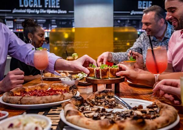 타임아웃 마켓에서 현지 음식을 맛보는 기쁨 / 두바이관광청