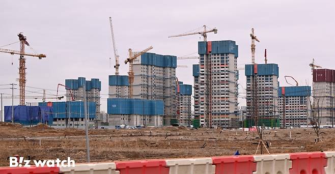 정부가 환매조건부로 지방 미분양 아파트를 매입하는 '미분양 안심환매 사업을 진행한다. 사진은 경기 평택시 일대 공사 중인 단지/사진=이명근 기자 qwe123@