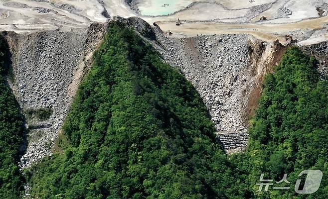 강원 강릉시 옥계면 자병산 석회광산 전경. 신규 채광지의 경우 2049년까지 채광이 예정돼 있다.(녹색연합 제공, 재판매 및 DB 금지) 2025.6.19/뉴스1