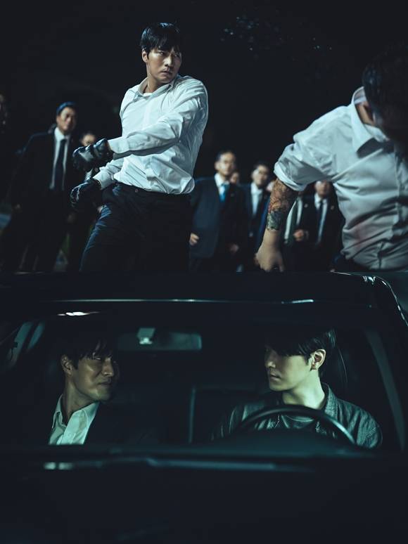 배우 소지섭이 최근 다시 인기를 끌고 있는 '미안하다, 사랑한다'를 언급했다. 이에 신기하고 감사하다면서도 21년 전 작품이라는 것을 고려해 안 좋은 장면은 절대 따라하지 않았으면 한다고 밝혔다. /넷플릭스