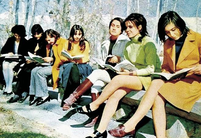1970년대 팔레비 왕조 시절 이란 여성들의 모습(출처:위키디피아)