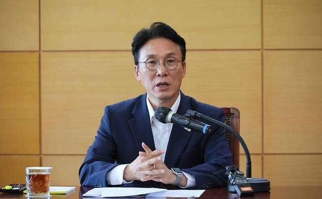 김민석 국무총리 후보자가 17일 서울 종로구 통의동 금융감독연수원에 마련된 청문회 준비단 사무실에서 열린 사회분야 부처 업무보고에서 발언하고 있다. ⓒ연합뉴스