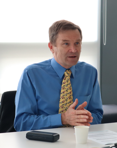 자크 페로네 IEC TC 64 기술 위원장 겸 겸 슈나이더 일렉트릭 표준화 디렉터.