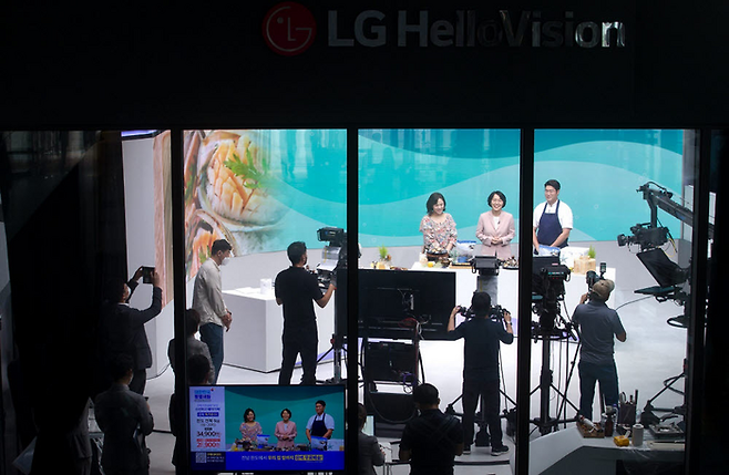 LG헬로비전 지역채널커머스 방송 촬영 모습